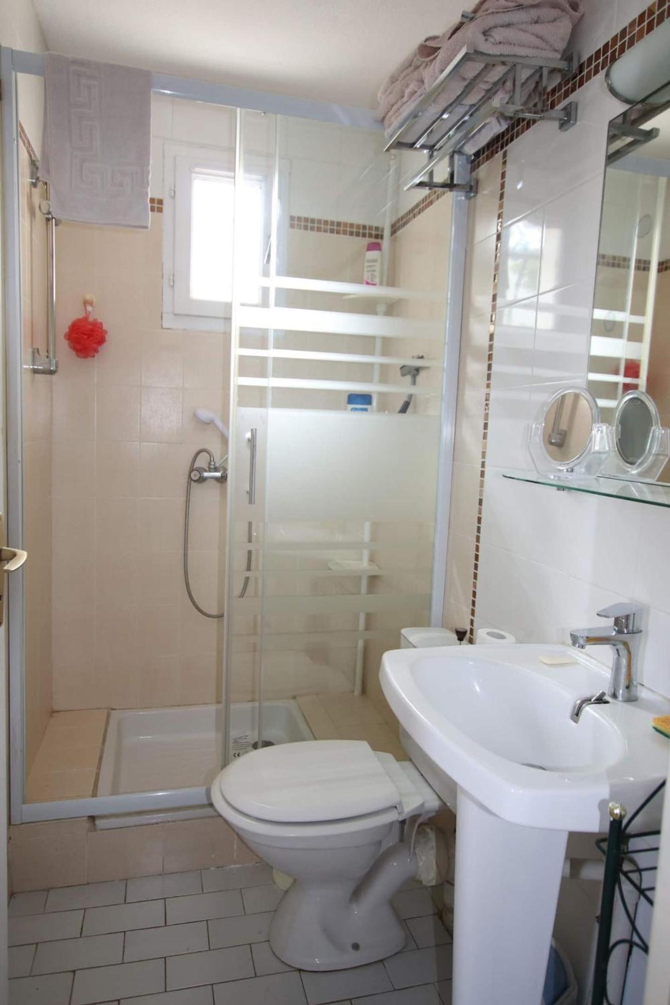 Chambre Privee Independante, Piscine Agde Ngoại thất bức ảnh