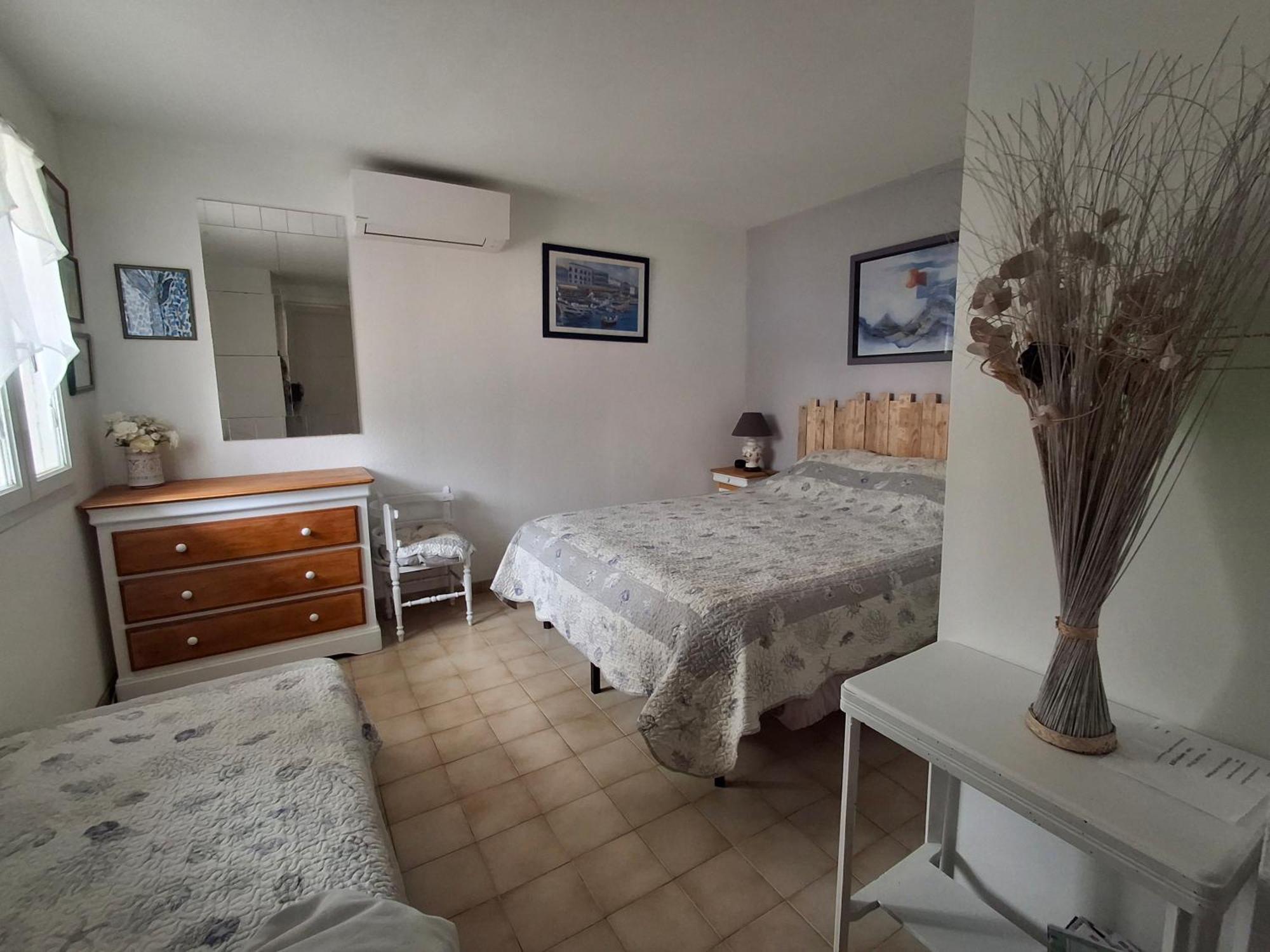 Chambre Privee Independante, Piscine Agde Ngoại thất bức ảnh